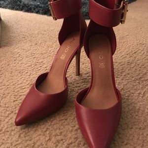 Aldo shoes only worn once. Very comfortable